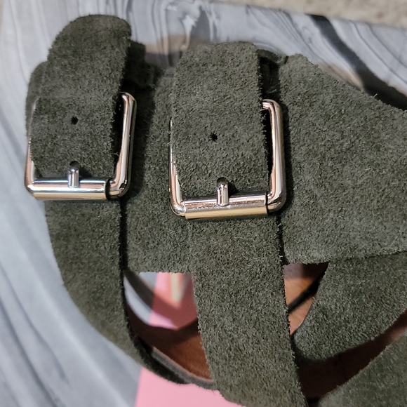 ‼️Blogger Favorite‼️ Suede Khaki Chunky Sandals - Picture 2 of 9